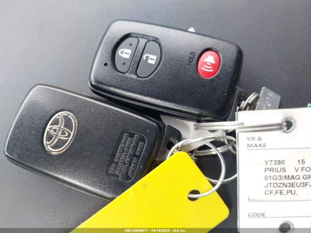 JTDZN3EU3FJ037486 Toyota Prius V Four