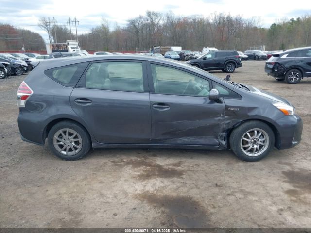 JTDZN3EU3FJ037486 Toyota Prius V Four