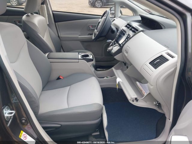 JTDZN3EU3FJ037486 Toyota Prius V Four