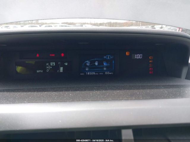 JTDZN3EU3FJ037486 Toyota Prius V Four