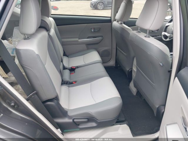 JTDZN3EU3FJ037486 Toyota Prius V Four