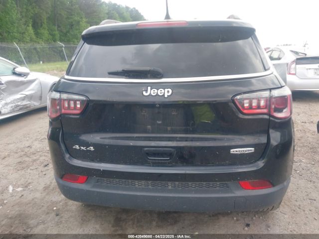 3C4NJDBB9JT239771 Jeep Compass Latitude 4x4