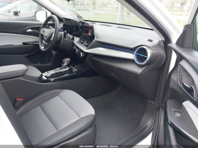 2025 CHEVROLET TRAX KL77LHEP0SC140915 Photo 4