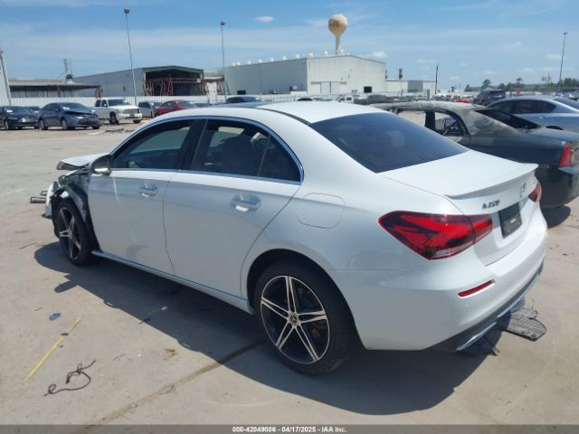2022 MERCEDES-BENZ A 220 W1K3G4FB2NJ357146 Photo 2