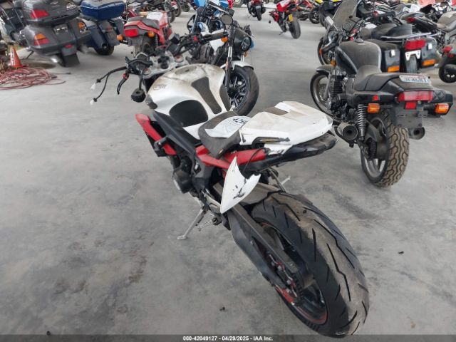2016 TRIUMPH MOTORCYCLE STREET TRIPLE SMTL03NE9GT729014 Photo 2