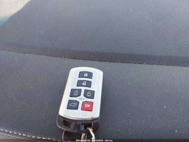 5TDYK3DC8FS529981 Toyota Sienna Xle 8 Passenger