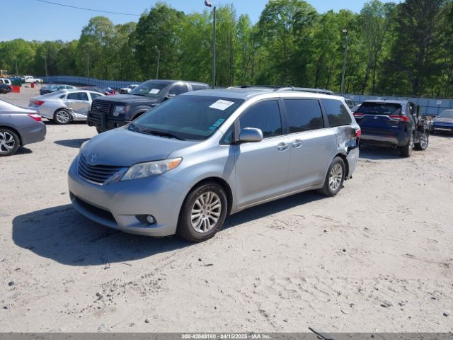 5TDYK3DC8FS529981 Toyota Sienna Xle 8 Passenger