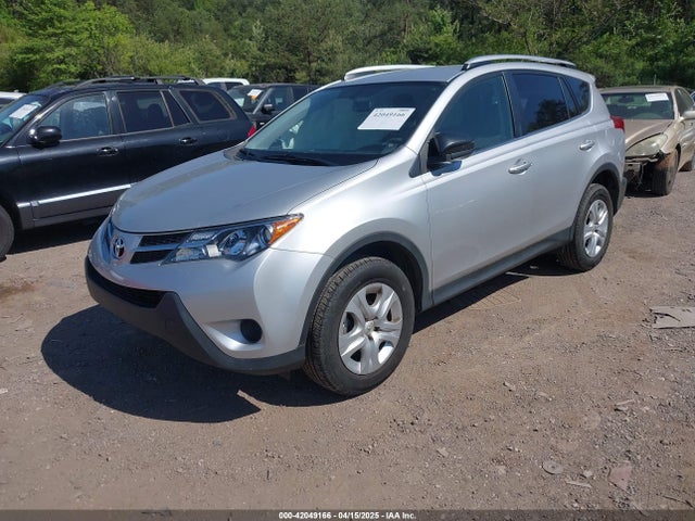 Toyota RAV4 LE 2014 JTMZFREVXED042738 Image 2