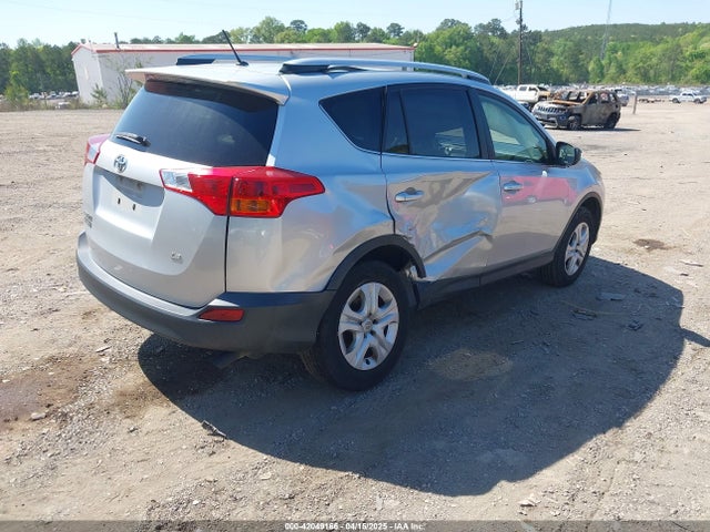 Toyota RAV4 LE 2014 JTMZFREVXED042738 Image 4