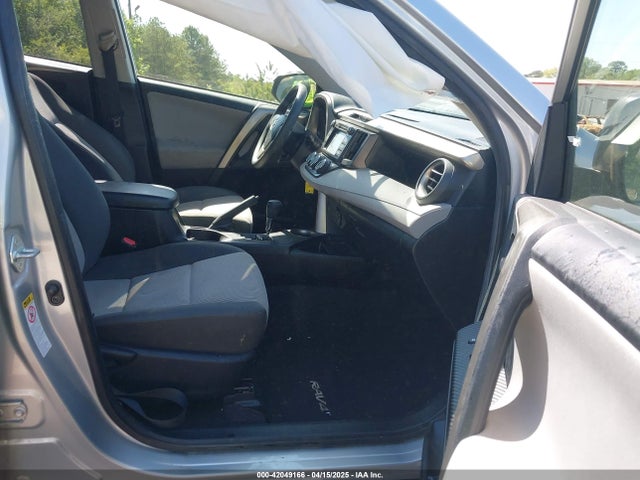 Toyota RAV4 LE 2014 JTMZFREVXED042738 Image 5