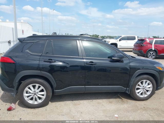 7MUCAAAG8RV083172 Toyota Corolla Cross Le