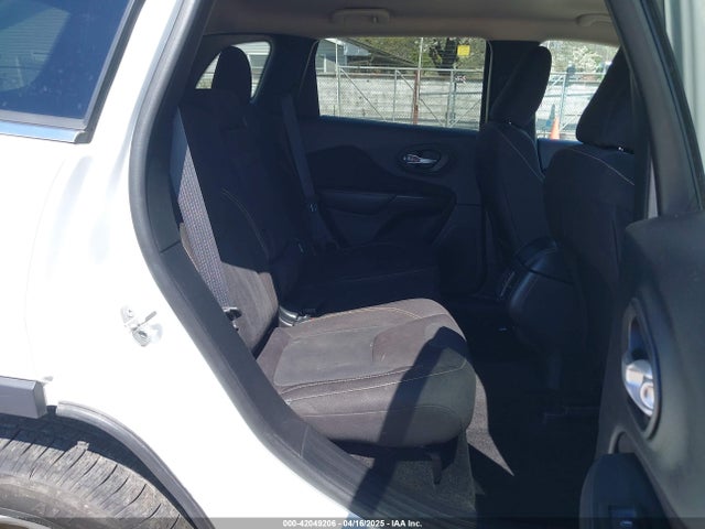 1C4PJMCS3GW133617 Jeep Cherokee Latitude