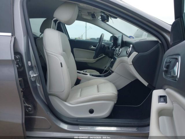 2017 MERCEDES-BENZ GLA 250 WDCTG4EB5HJ302359 Photo 4