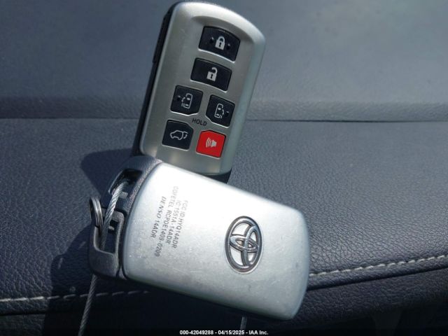 5TDYK3DC9FS566344 Toyota Sienna Xle 8 Passenger