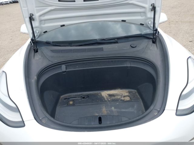 2019 TESLA MODEL 3 5YJ3E1EB1KF388052 Photo 9