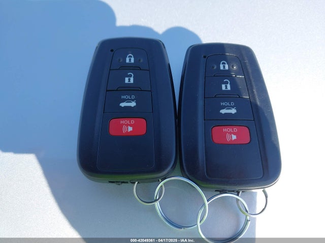 4T1F11AK1NU073810 Toyota CAMRY XLE