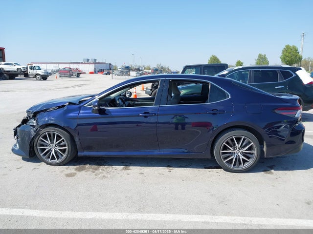 4T1F11AK1NU073810 Toyota CAMRY XLE
