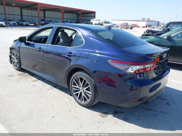 4T1F11AK1NU073810 Toyota CAMRY XLE