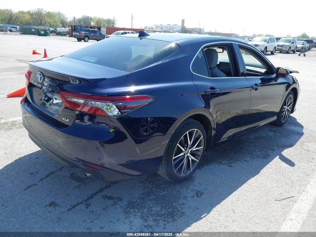 4T1F11AK1NU073810 Toyota CAMRY XLE
