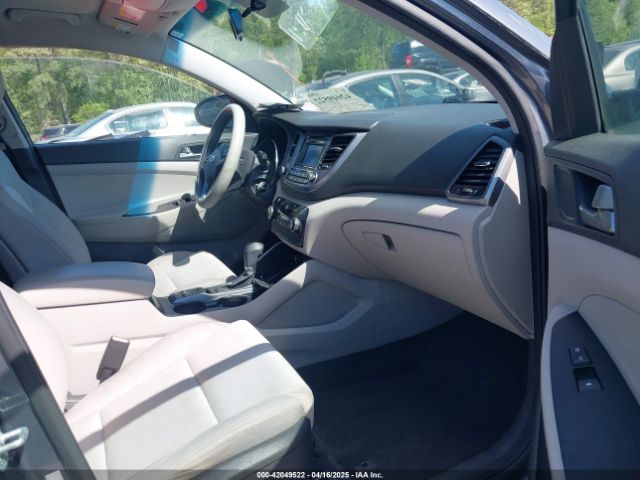 KM8J33A49GU091203 Hyundai TUCSON SE