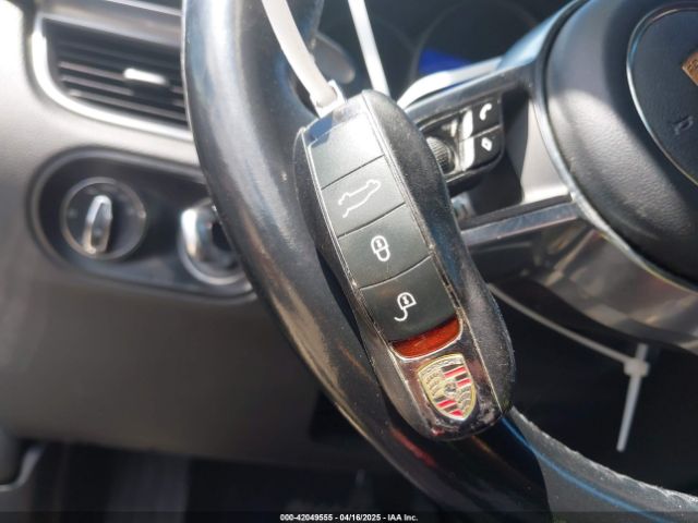 2017 PORSCHE MACAN WP1AF2A57HLB61530 Photo 10