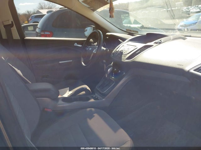 1FMCU9G99EUA15215 Ford ESCAPE SE