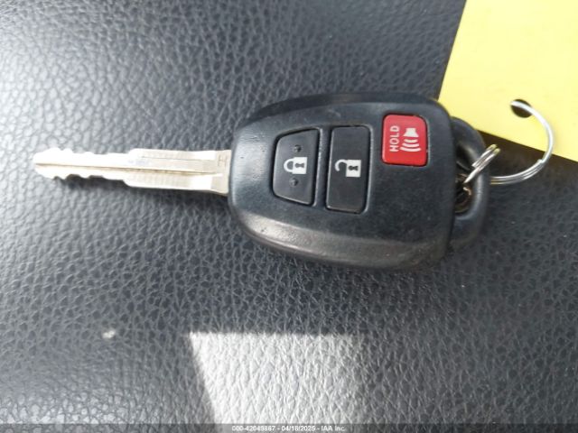 2T3BFREV3FW328727 Toyota RAV4 LE