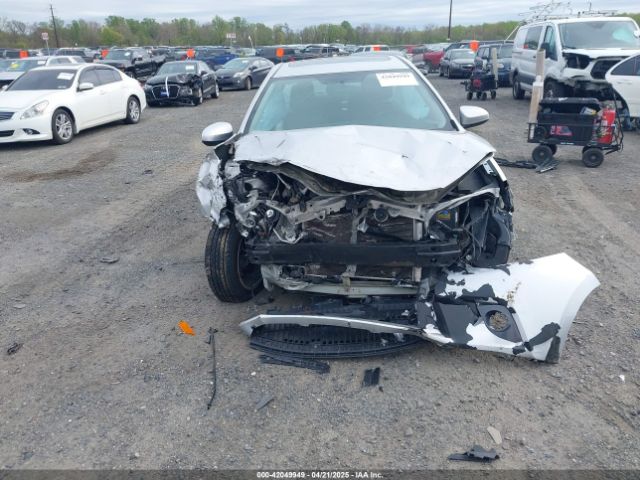2T1BURHE0GC622096 Toyota Corolla Le Plus