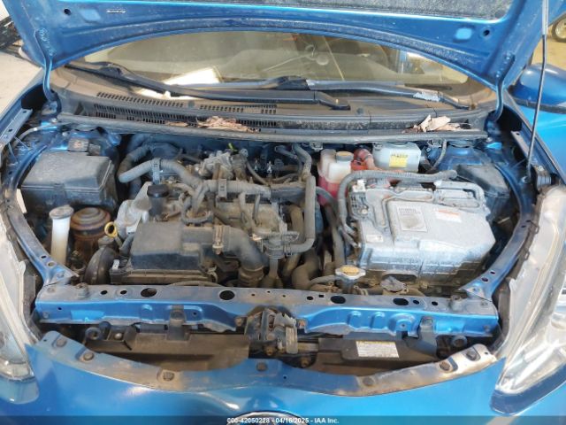 JTDKDTB38F1099580 Toyota Prius C Three