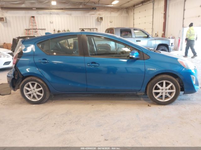JTDKDTB38F1099580 Toyota Prius C Three
