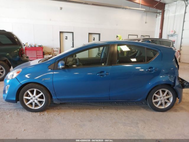 JTDKDTB38F1099580 Toyota Prius C Three