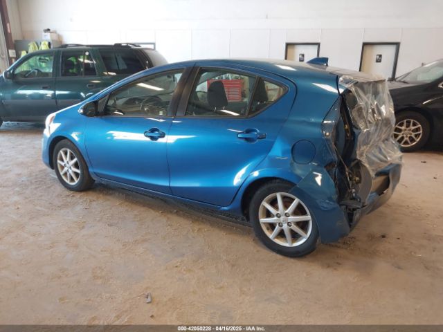 JTDKDTB38F1099580 Toyota Prius C Three