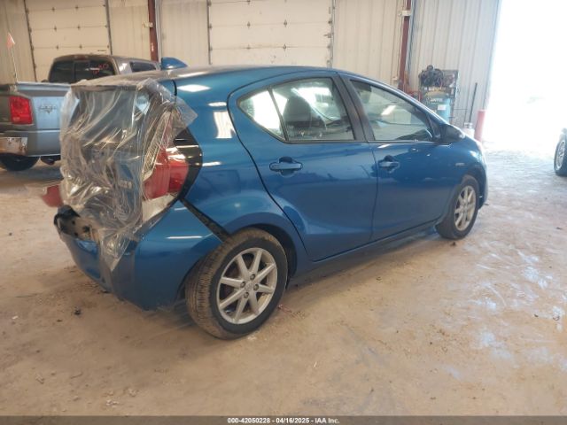 JTDKDTB38F1099580 Toyota Prius C Three