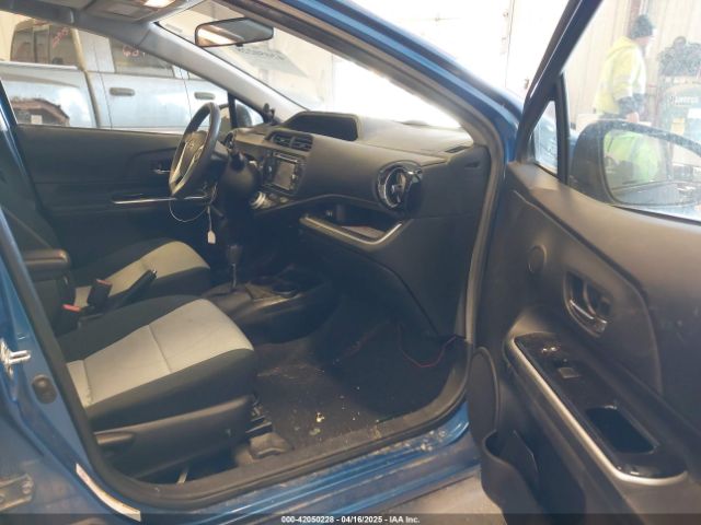 JTDKDTB38F1099580 Toyota Prius C Three