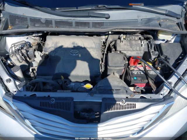 5TDKK3DC0FS663826 Toyota Sienna Le 8 Passenger