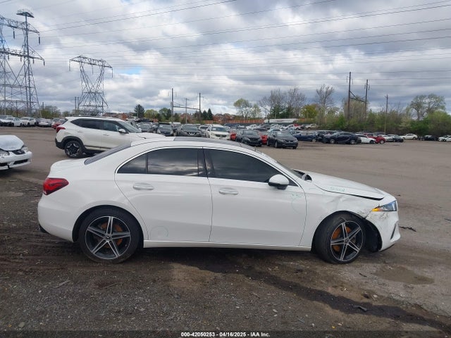 WDD3G4FB1KW030381 Mercedes-Benz A 220 4matic