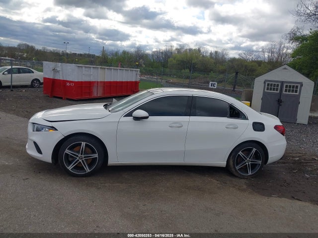 WDD3G4FB1KW030381 Mercedes-Benz A 220 4matic