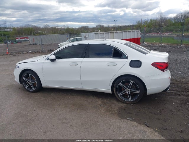 WDD3G4FB1KW030381 Mercedes-Benz A 220 4matic