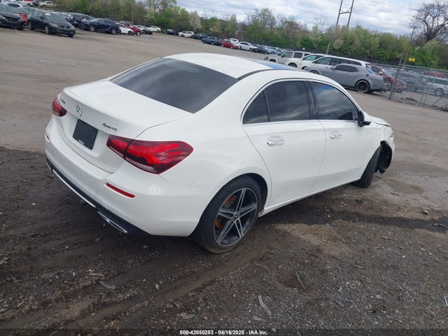 WDD3G4FB1KW030381 Mercedes-Benz A 220 4matic