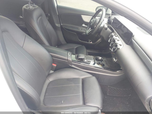 WDD3G4FB1KW030381 Mercedes-Benz A 220 4matic