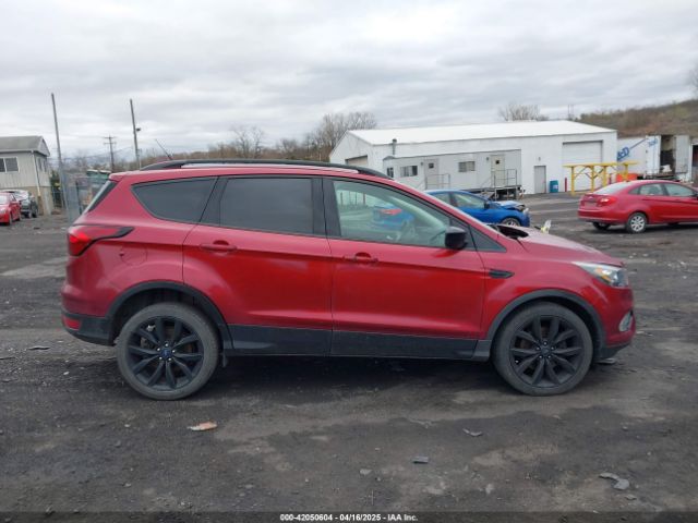 1FMCU9GD0KUC43071 Ford ESCAPE SE