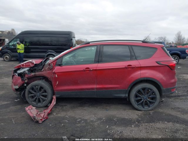 1FMCU9GD0KUC43071 Ford ESCAPE SE