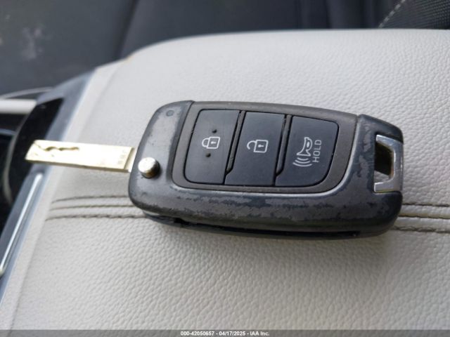 5NMJACAE2NH086819 Hyundai TUCSON SE