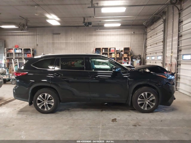 5TDGZRBH7NS562428 Toyota Highlander Xle