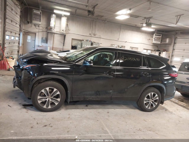 5TDGZRBH7NS562428 Toyota Highlander Xle
