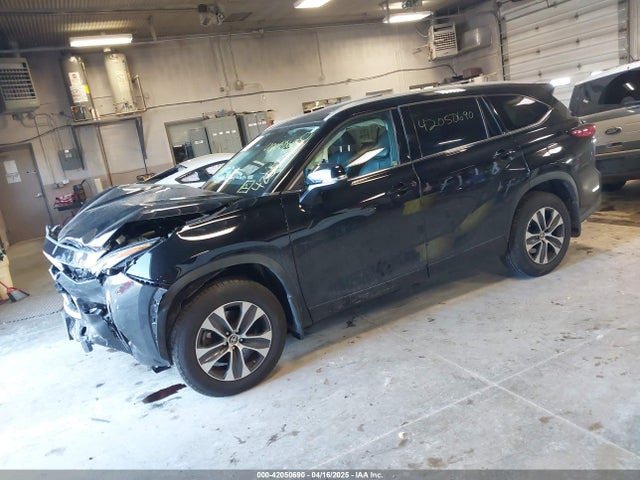 5TDGZRBH7NS562428 Toyota Highlander Xle