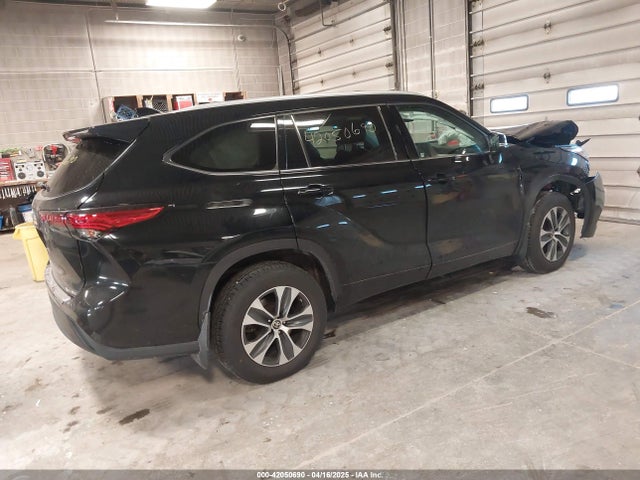 5TDGZRBH7NS562428 Toyota Highlander Xle