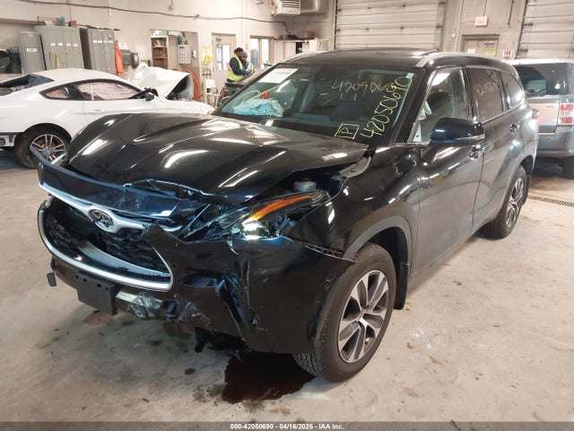 5TDGZRBH7NS562428 Toyota Highlander Xle
