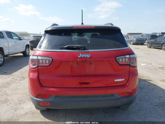3C4NJCBBXJT240888 Jeep Compass Latitude Fwd