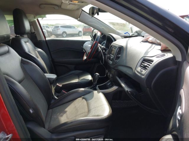 3C4NJCBBXJT240888 Jeep Compass Latitude Fwd